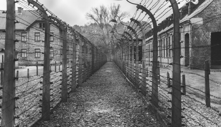 NAZI - EBRAIOI - OLOKAYTOMA