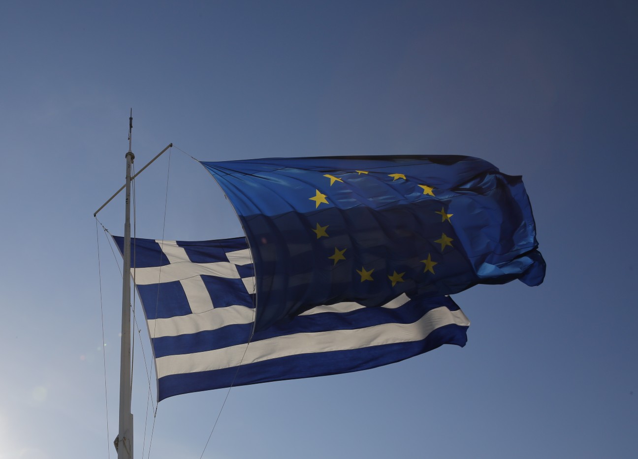 Ελληνική και Ευρωπαϊκή σημαία