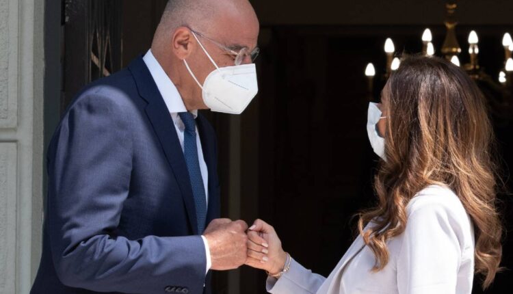 Δένδιας Ζέινα Ακάρ