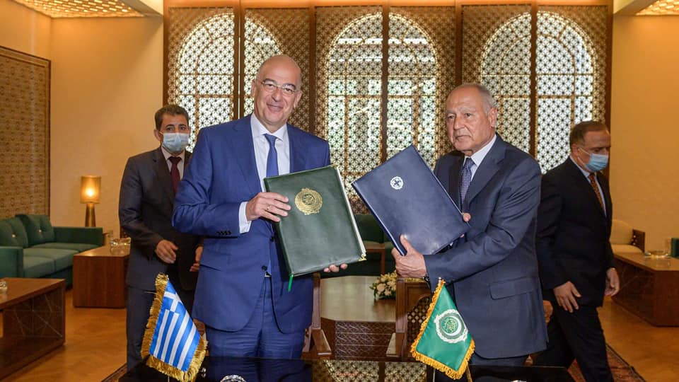 Δένδιας υπογραφή μνημονίου συνεργασίας με Αραβικό Σύνδεσμο