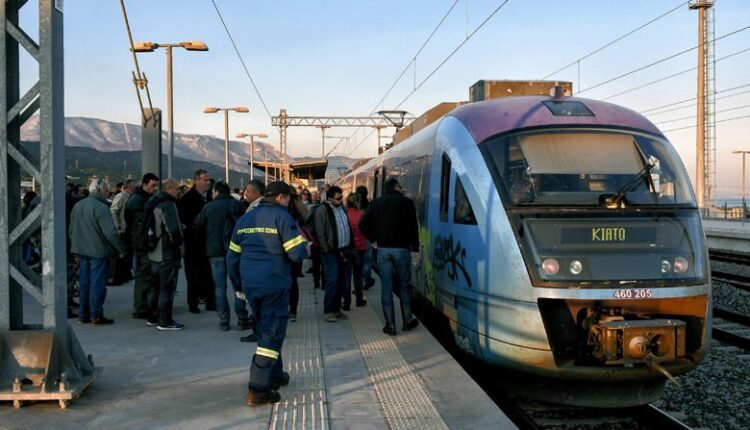 Άγιοι Θεόδωροι σταθμός Προαστιακού