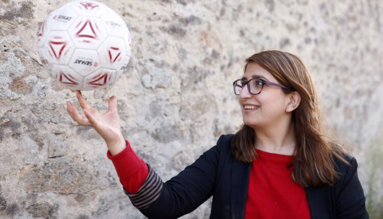 25χρονη ποδοσφαιρίστρια από Αφγανιστάν
