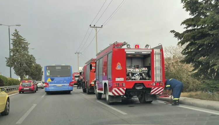 Φωτιά στη Λεωφόρο Βουλιαγμένης
