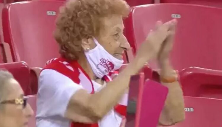 Γιαγια στο Καραϊσκάκης