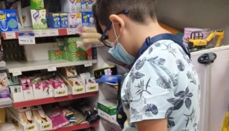 Συγκέντρωση τροφίμων των πυρόπληκτων από τον Μικρό Μανώλη