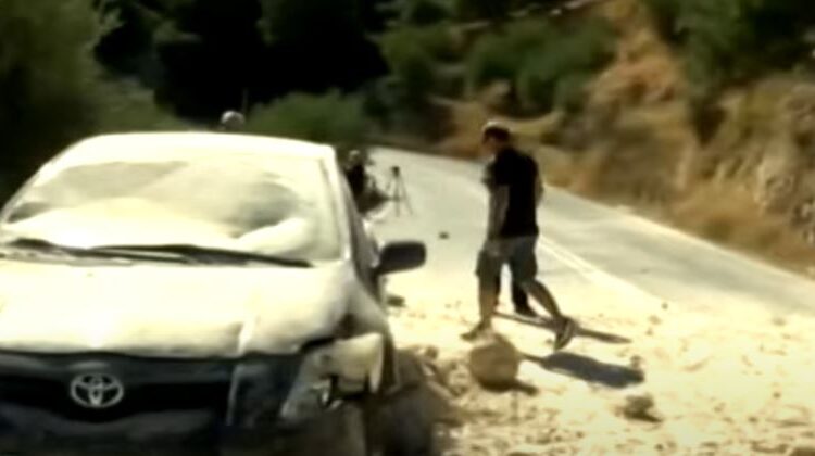 Αυτοκίνητο στην Κρήτη μετά τον σεισμό