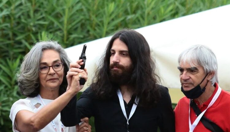 Εγγονός Μίκη Θεοδωράκη στον Ημιμαραθώνιο Αθήνας