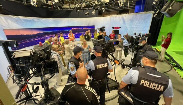Εισβολή αντιεμβολιαστών σε στούντιο της δημόσιας τηλεόρασης στη Σλοβενία