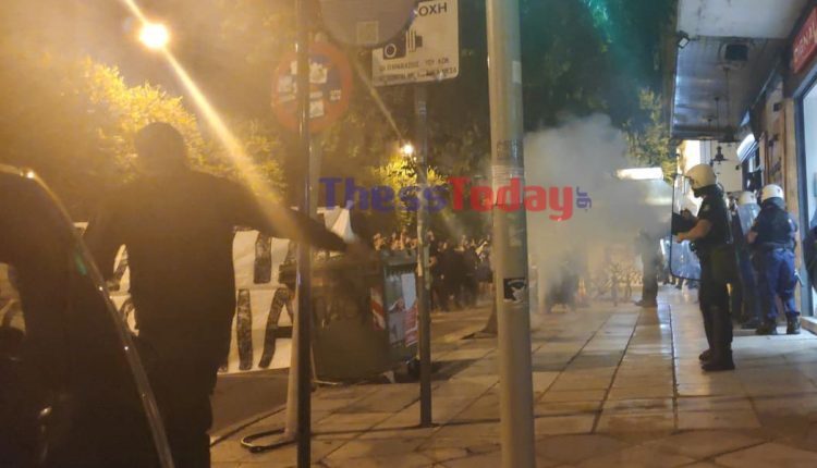 Επεισόδια στη Θεσσαλονίκη ανάμεσα σε οπαδούς του ΠΑΟΚ και των ΜΑΤ