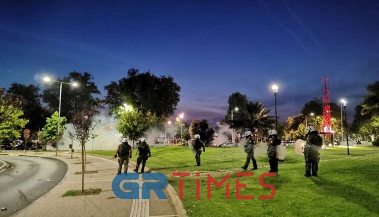 Επεισόδια αντιεμβολιαστών στη Θεσσαλονίκη
