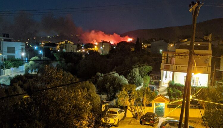 Φωτιά στη Νέα Μάκρη