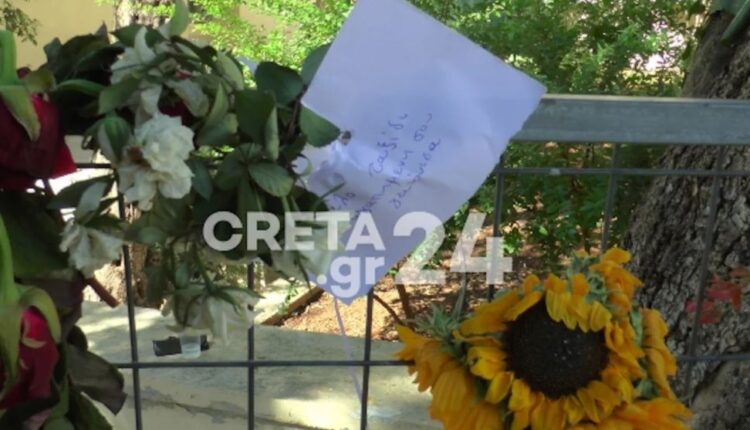 Λουλούδια στο σπίτι του Μίκη Θεοδωράκη