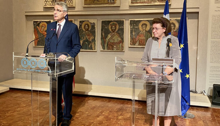 Μενδώνη - Πάιατ