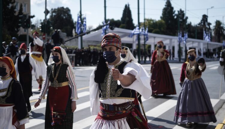 Παρελάσεις Μάσκες κορωνοϊός