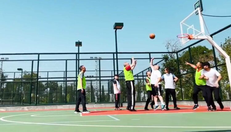 Ο Ρετζέπ Ταγίπ Ερντογάν παίζονται μπάσκετ