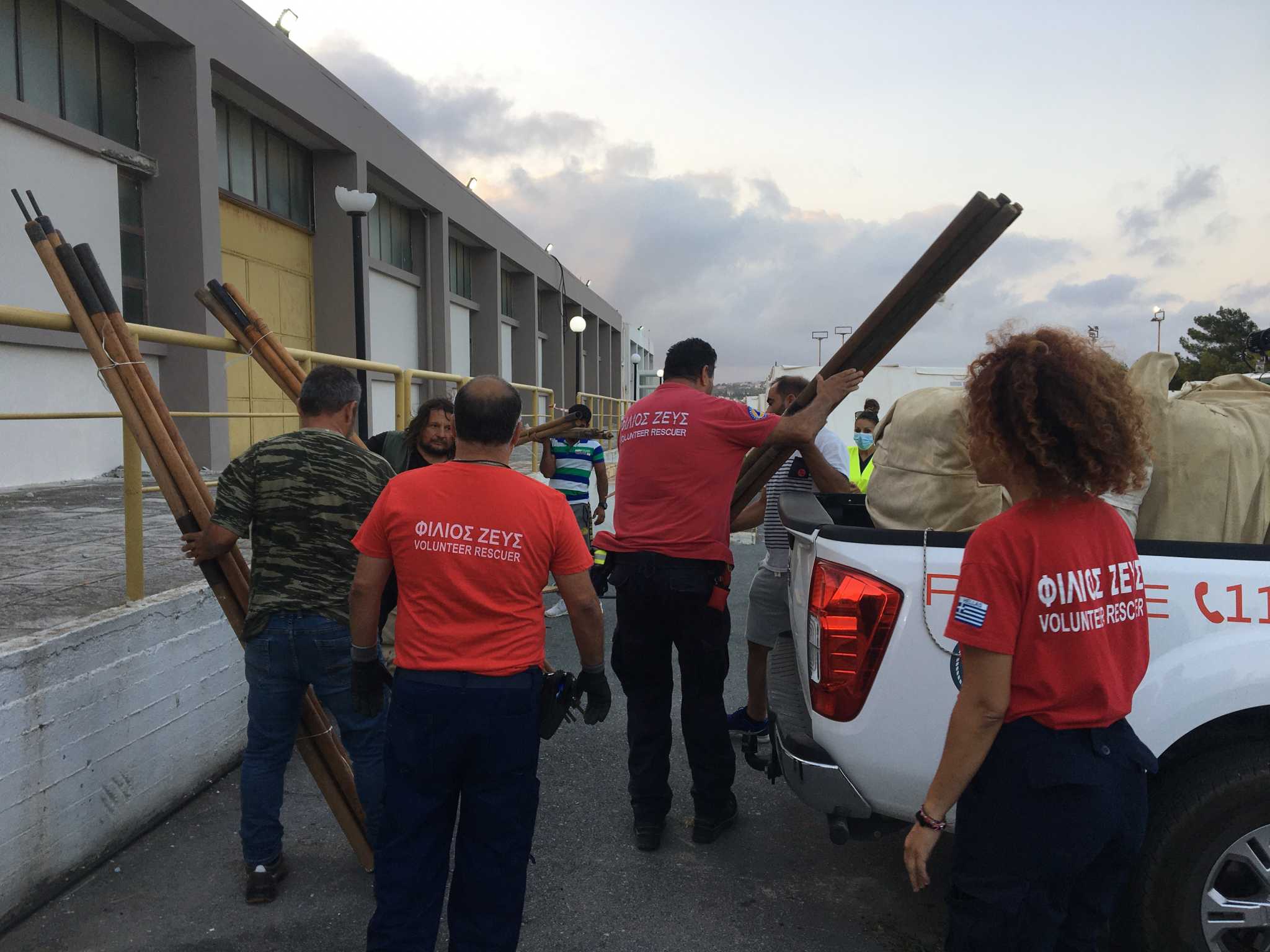 Εθελοντές για τους σεισμόπληκτους στην Κρήτη