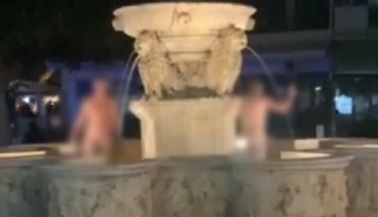Γυμνοι στο συντριβάνι