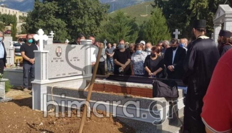 Κηδεία μητέρας Πύρρου Δήμα