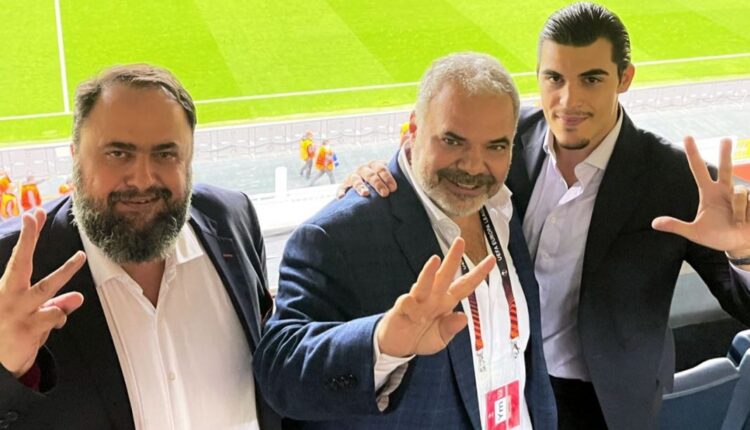 Ο Βαγγέλης Μαρινάκης στο γήπεδο της Φενέρμπαχτσε