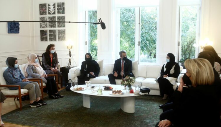 Συνάντηση Κυριάκου Μητσοτάκη με βουλευτές και δικαστικούς από το Αφγανιστάν