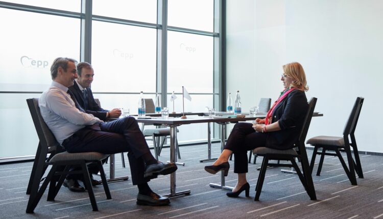 Ο Μητσοτάκης στη Σλοβενία στη συνεδρίαση του Ευρωπαϊκού Λαϊκού Κόμματος