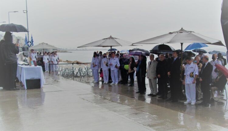 μνημόσυνο-υποβρύχια