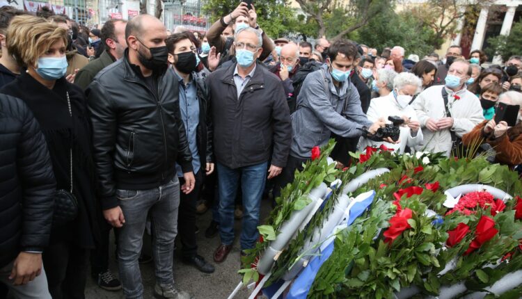 Πολυτεχνείο - κατάθεση στεφάνου από ΣΥΡΙΖΑ
