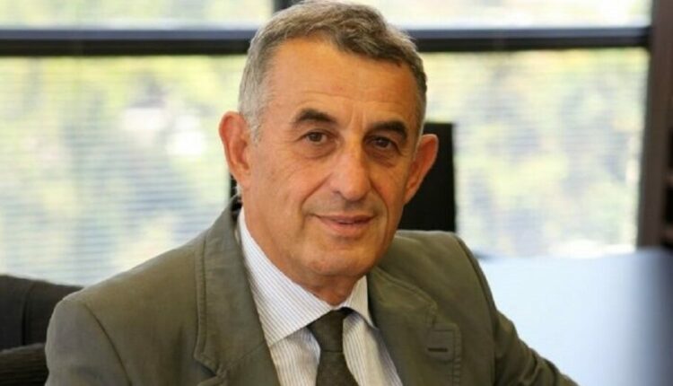 Αποστολίδης