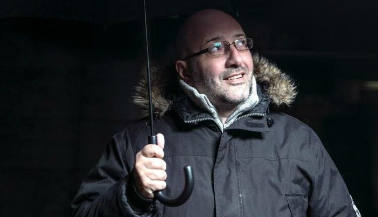 Σάκης Αρναούτογου