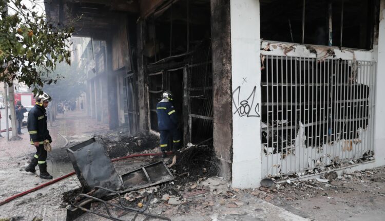 Φωτιά στον Πειραιά