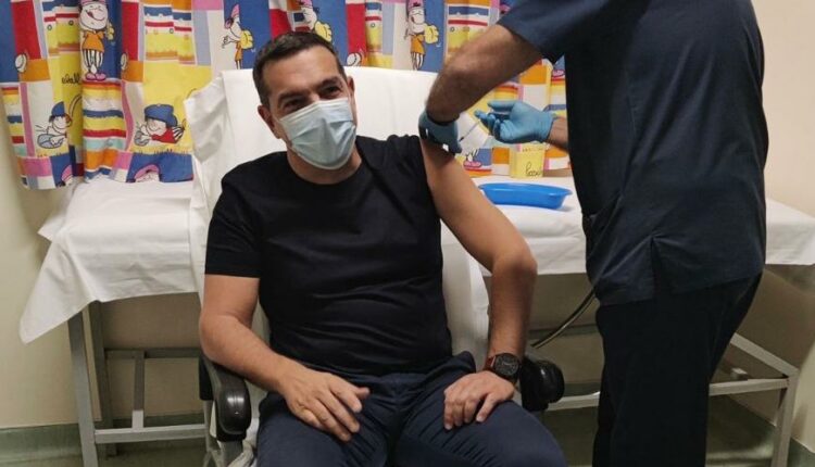 Τσίπρας τρίτη δόση εμβολίου