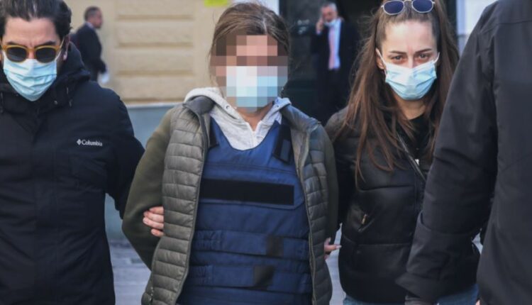 Η 49χρονη εικαστικός στην ανακριτή