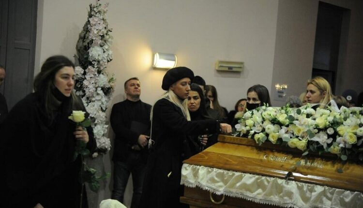 γέλοβατς-κηδεία