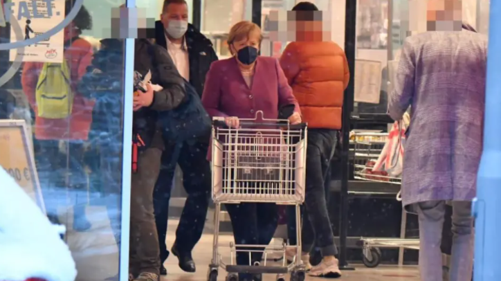 Η Μέρκελ στο σούπερ μάρκετ