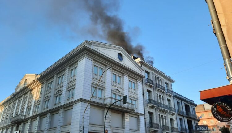 Φωτιά σε ξενοδοχείο στον Βόλο