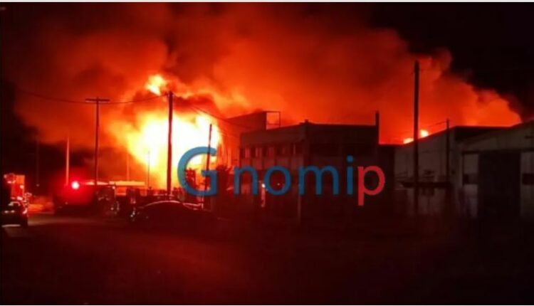 πάτρα-φωτιά-εργοστάσιο