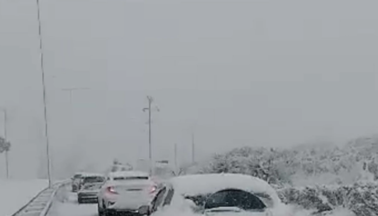 Χιόνι στη Μαραθώνος