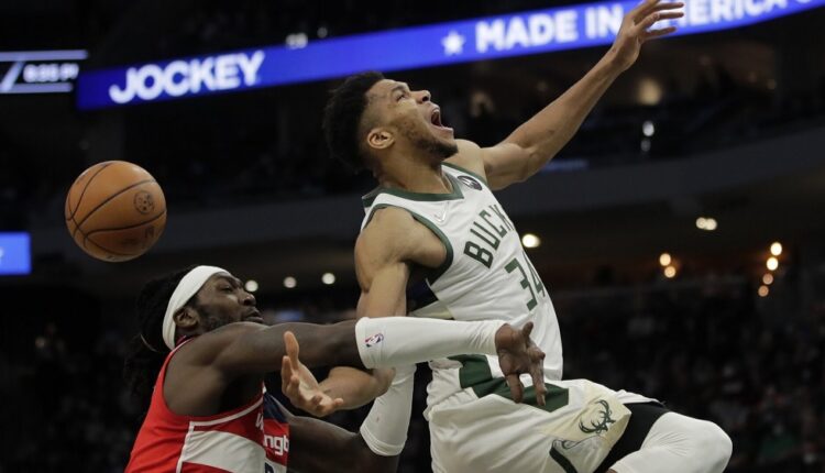 Φάουλ του Χάρελ στον Αντετοκούνμπο