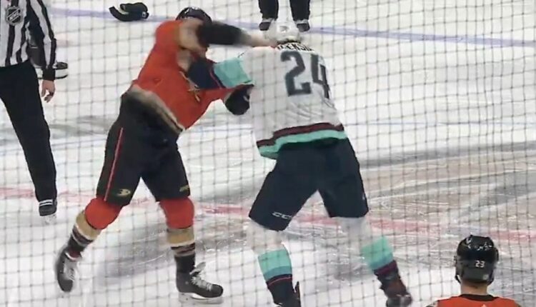 Ξύλο σε αγώνα χόκεϊ