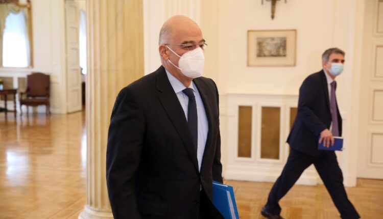 Δένδιας