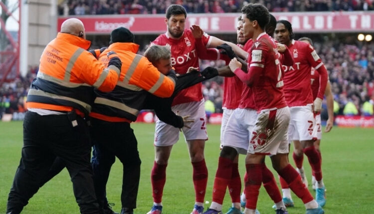 Ντου οπαδού της Λέστερ στο ματς με τη Νότιγχαμ