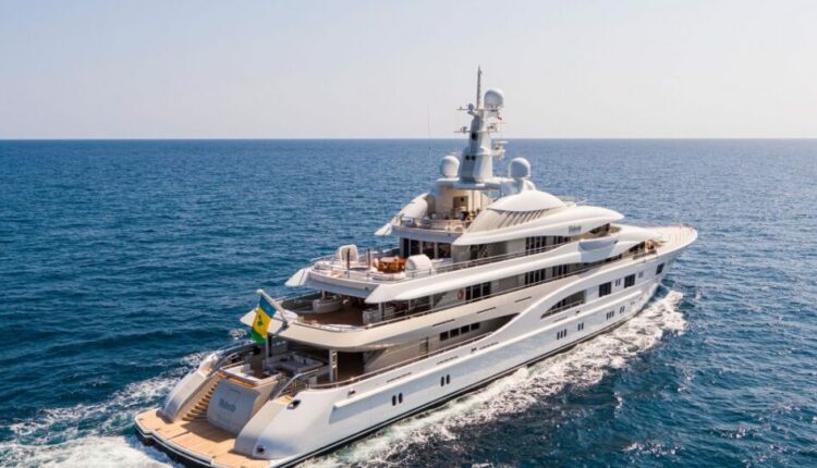 θαλαμηγός-ολιγάρχη