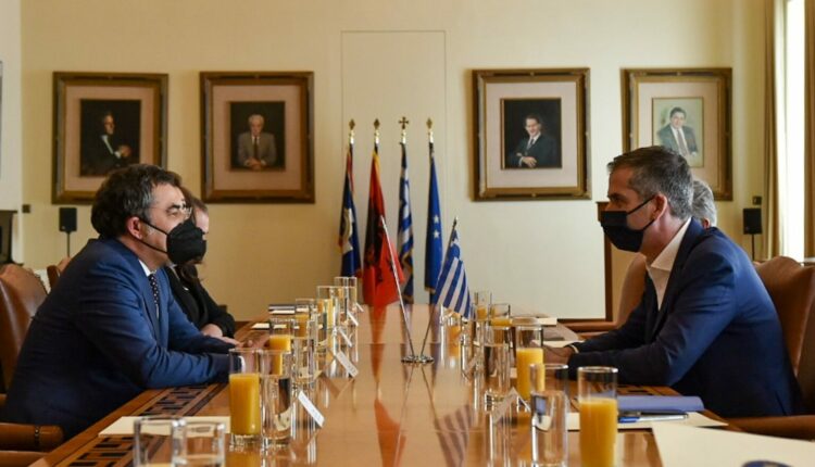 Συνάντηση Μπακογιάννη με τον ΥΠΕΣ Αλβανίας