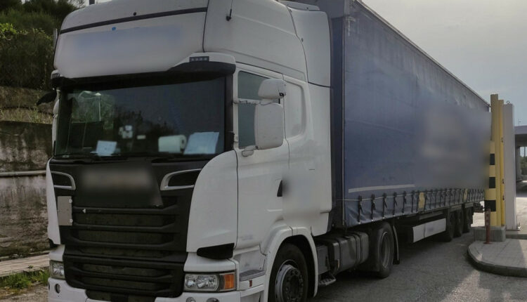 Φορτηγό που μετέφερε μετανάστες