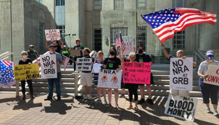 Διαδήλωση για την οπλοκατοχή