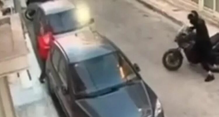 Ληστεία μηχανής στα Καμίνια