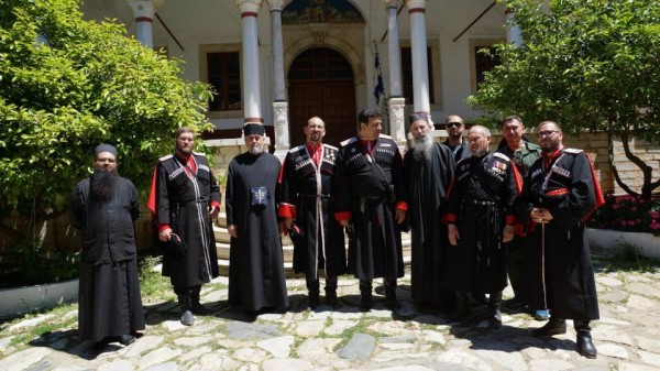 Ρώσοι υπερεθνικιστές και μοναχοί στην Ιερά Μονή Εσφιγμένου